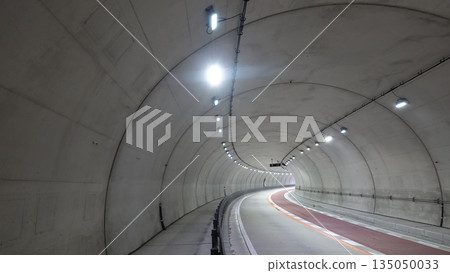 一條隧道 一條隧道 135050033