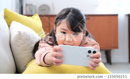 Smartphone elementary school student game study image Smartphone elementary school student game study image 135050251