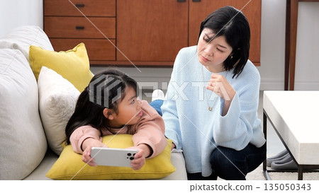 Parent-child quarrel, smartphone, long hours of gaming, studying image 135050343