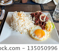 Traditional Filipino breakfast: corned beef, garlic rice, and a sunny-side-up egg 135050996