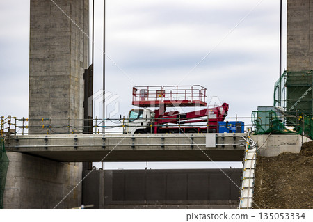 埼玉縣埼玉市荒川水庫建設,卡車式高空作業平台 埼玉縣埼玉市荒川水庫建設,卡車式高空作業平台 135053334