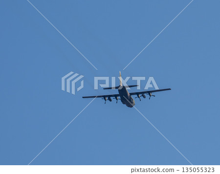 自衛隊飛機 C-130H 大力士 ④ 135055323