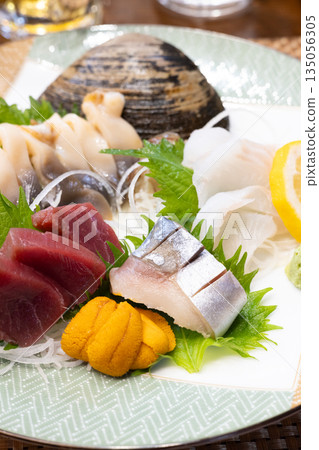 Assorted delicious sashimi Assorted delicious sashimi 135056305
