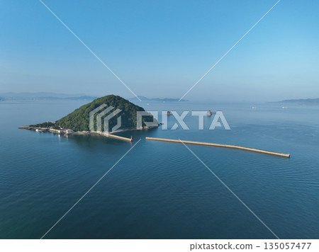 愛媛郡松山市鹿島的清晨景色 愛媛郡松山市鹿島的清晨景色 135057477