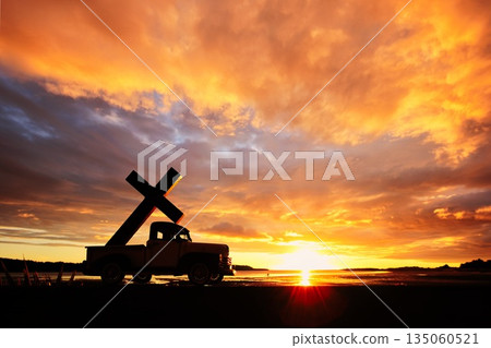 Cross On Pickup Truck At Foxton Beach River Bay Cloudy Sunset Cross On Pickup Truck At Foxton Beach River Bay Cloudy Sunset 135060521