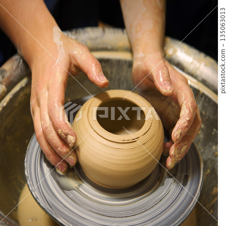 Hand make small clay pot 135063013