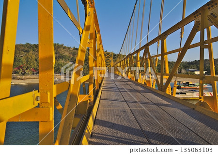 Nusa Lembongan Yellow Bridge traveling to indonesia Nusa Lembongan Yellow Bridge traveling to indonesia 135063103