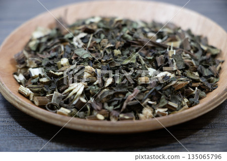 Echinacea Echinacea 135065796