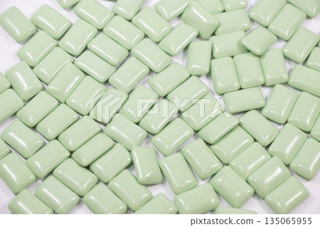 Gum 135065955