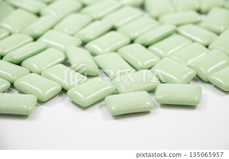 Gum Gum 135065957