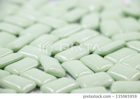 Gum Gum 135065959