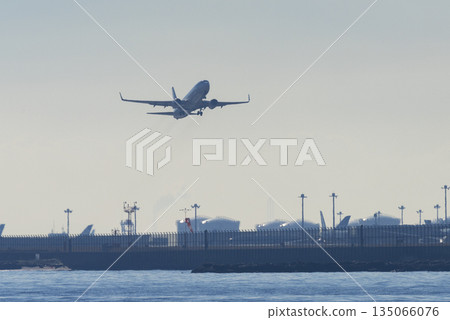 airplane airplane 135066076