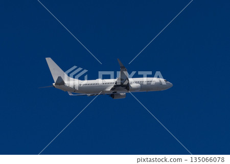 一架飛機 一架飛機 135066078