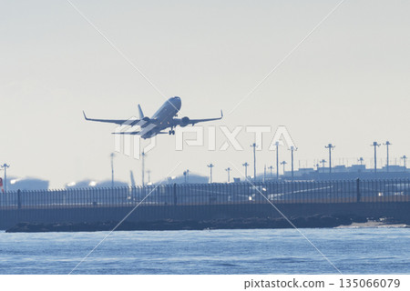 一架飛機 一架飛機 135066079