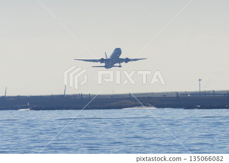 一架飛機 135066082