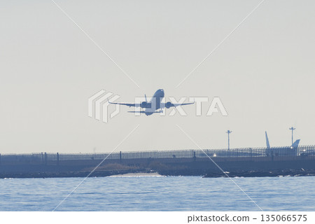 一架飛機 一架飛機 135066575