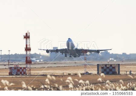 飛機起飛 135066583