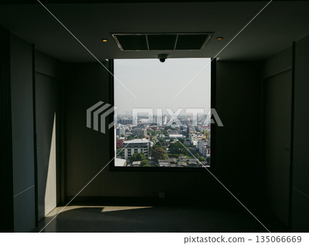 從建築窗戶看到的泰國曼谷城市景觀 旅行 135066669