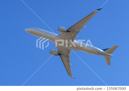 一架飛機 135067000