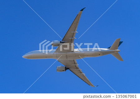 airplane airplane 135067001