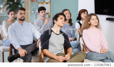 Students sit attentively in the classroom and listen to lectures 135067061