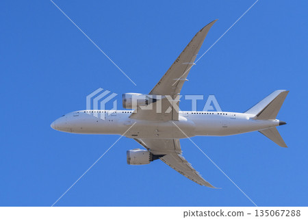 一架飛機 135067288
