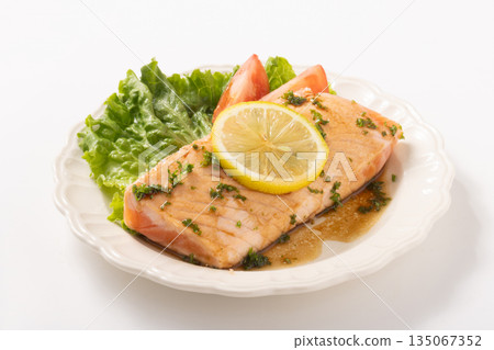 Rare salmon steak (stir-fried with butter and soy sauce) Rare salmon steak (stir-fried with butter and soy sauce) 135067352