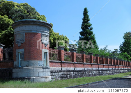 京都國立博物館的紅磚建築：從正門（西門）延伸出來的磚牆 135067870