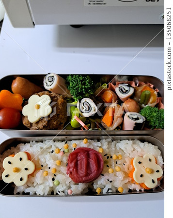 Nostalgic Mom's Lunch Box Nostalgic Mom's Lunch Box 135068251