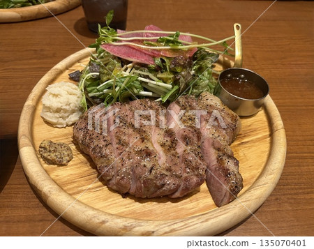 Roast pork 135070401