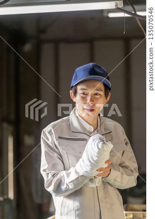 工廠男工受傷 工廠男工受傷 135070546