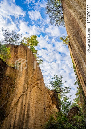 Spectacular autumn foliage and rock cliffs at Uriwari Rock Garden Park (former quarry site) in Yamagata Prefecture 135070913