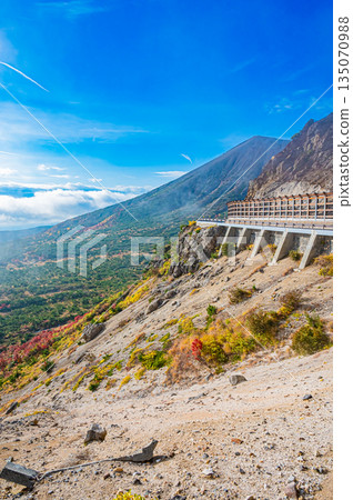 Fukushima Prefecture: Autumn foliage and a beautiful sunny day at Bandai-Azuma Skyline 135070988