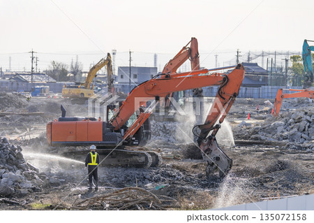 施工現場電鏟 135072158