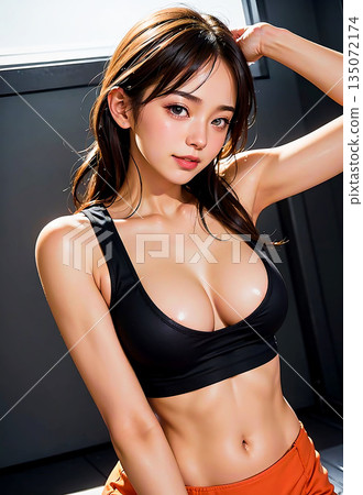 身著運動服的時尚美女 135072174