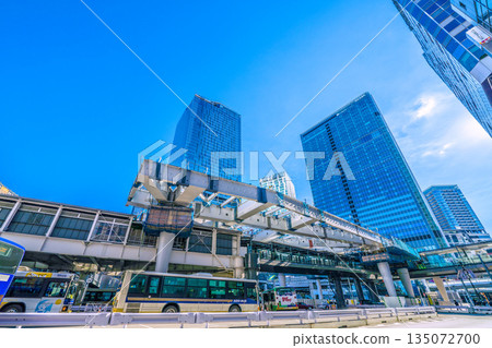 Tokyo cityscape in Japan on New Year's Day. Steel beams cover the Fukuras deck. A surprising new landscape. A ray of hope for a new era = Shibuya 135072700