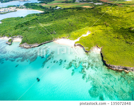 Aerial photograph of sandy beach of Miyakojima Aerial photograph of sandy beach of Miyakojima 135072848