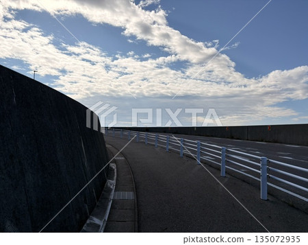 Run by the sea Run by the sea 135072935