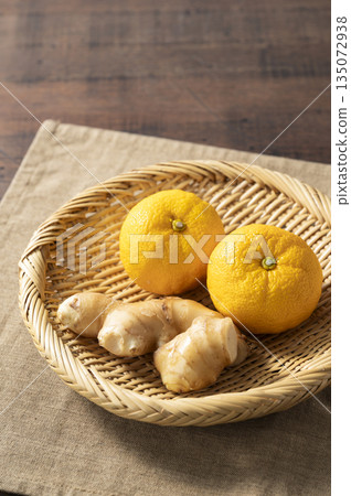 Yuzu and ginger Yuzu and ginger 135072938