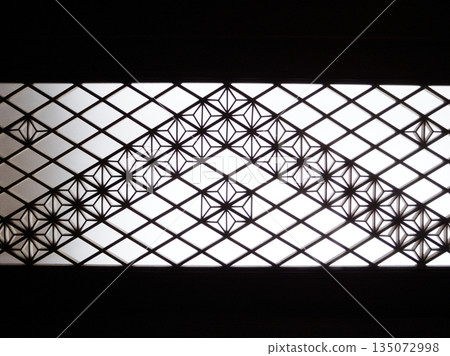 Traditional Japanese Crafts: Delicate Kumiko Geometric Patterns that Let Light Through 135072998