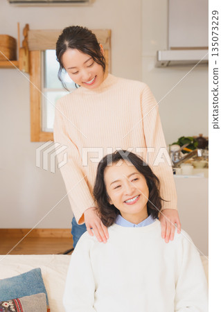 A filial unmarried daughter A filial unmarried daughter 135073229