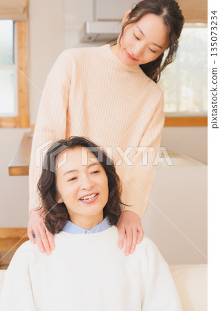 A filial unmarried daughter A filial unmarried daughter 135073234