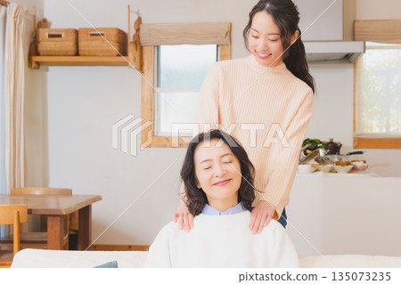 孝順的未婚女兒 135073235