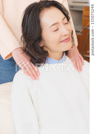 孝順的未婚女兒 135073249