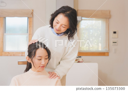 A mother comforts her daughter who is anxious about marriage A mother comforts her daughter who is anxious about marriage 135073300