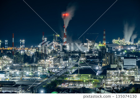 大竹市工廠和石化廠的夜景 135074130