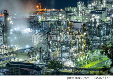 大竹市工廠和石化廠的夜景 135074132