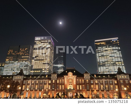 東京站夜景 135075218