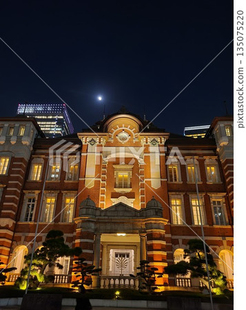 東京站夜景 135075220