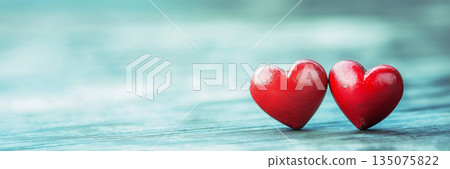 兩顆紅心，留白 135075822